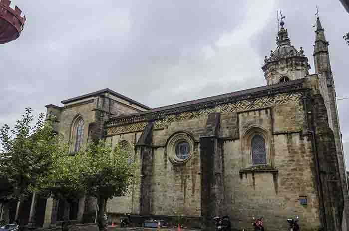 Guipúzcoa - Hondarribia 14 - iglesia de Nuestra Señora del Manzano.jpg